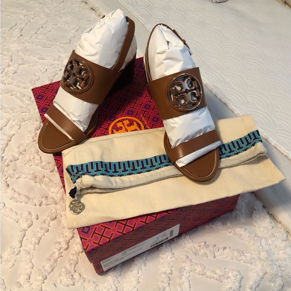 Brand new in box TROY BURCH Metal 65MM Wedge Veg Leather. Tan/Rose Gold